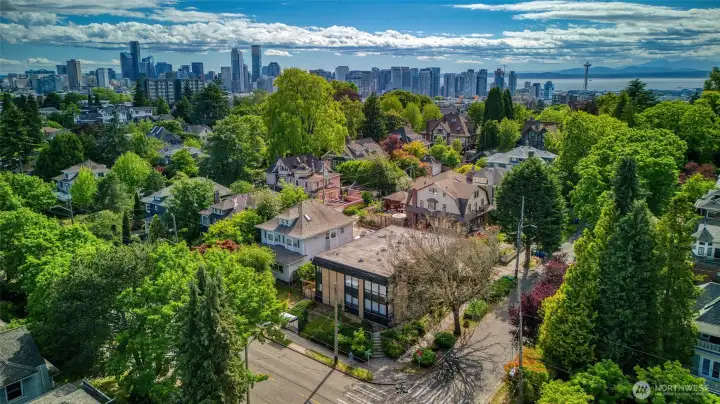 Property with easy access to Downtown Seattle Property with easy access to Downtown Seattle