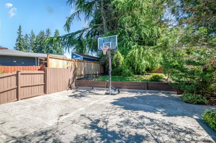 And another great backyard area, sportscourt!