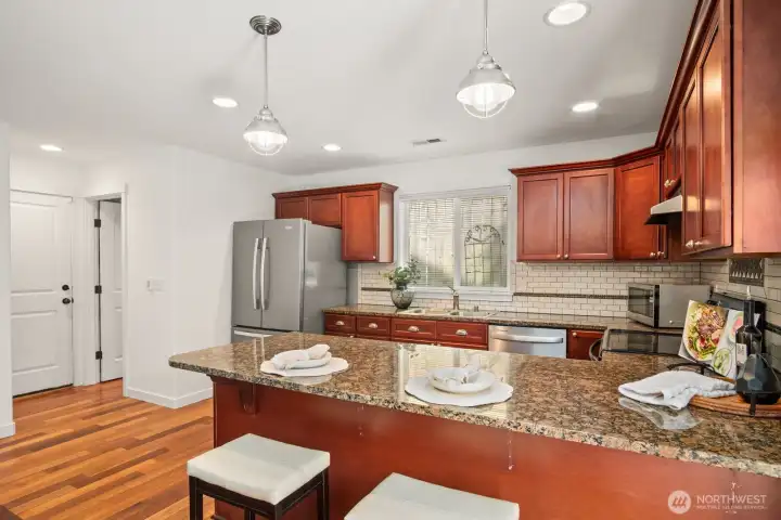 granite counter tops & stainless steel appliances