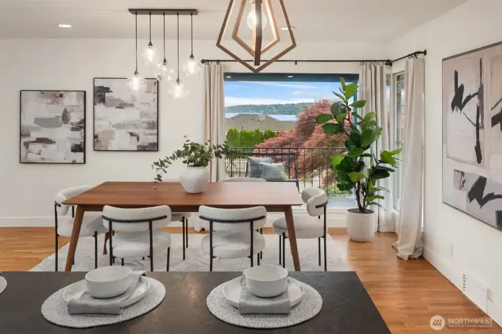 Imagine hosting unforgettable dinner parties in this stunning dining room, where breathtaking views of Lake Washington provide an unforgettable backdrop.
