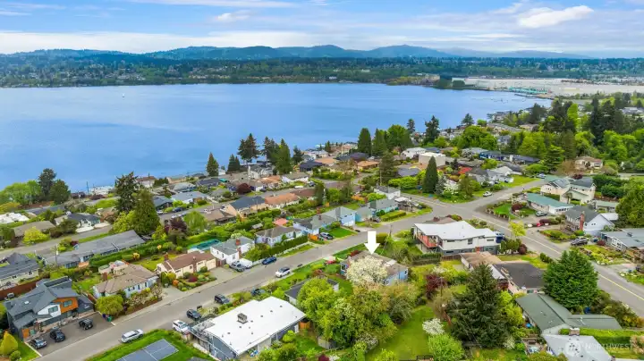 Views looking toward Boeing and Renton Landing. So close to downtown Renton, the Landing.