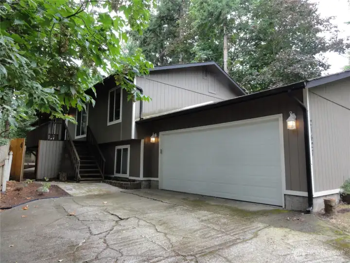 Front of your home! Offering over 3000 sq ft, 5 bedrooms, 2 bathroom and Cherokee Bay Park community! Front of your home! Offering over 3000 sq ft, 5 bedrooms, 2 bathroom and Cherokee Bay Park community!