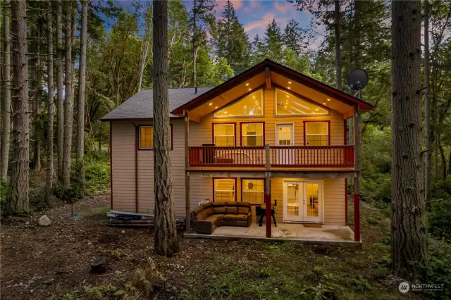 I'm in love!  From your back yard haven, so PNW!