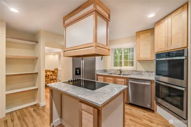 Plenty of space for all your kitchen goods right here!