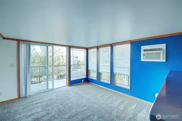 Living room w/ no staging