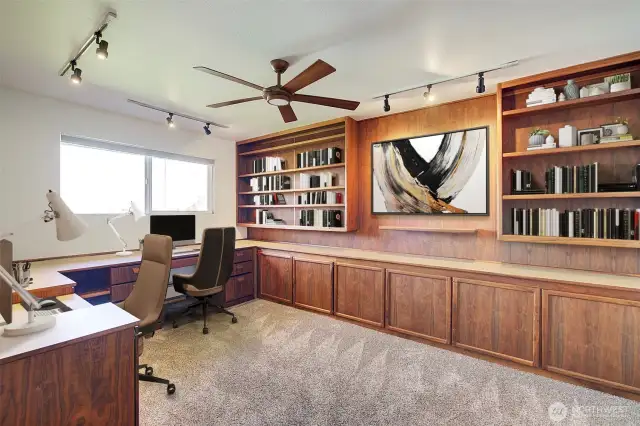@nd bed is a huge room and was utilized as a home office
