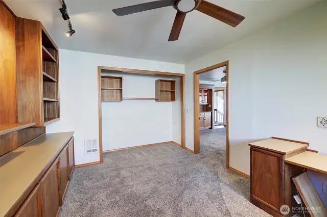Full size closet in 2nd bedroom