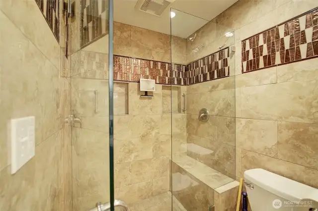 Fantastic newer walk in shower