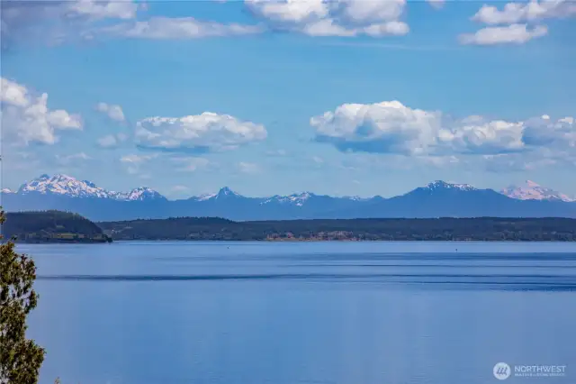 Zoomed views of Admiralty Inlet, Whidbey Island and the Cascade Mountain Range.