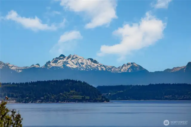 Watch for whales, submarines and other marine traffic with your binoculars!