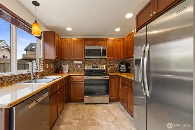 Kitchen with granite countertops & Custom Cabinets