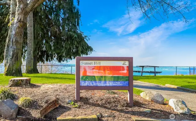 Popular bluff park is just two blocks away.