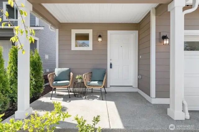 Photographs are for illustrative purposes only. Features, finishes, interior/exterior colors, landscaping and floorplan shown may vary from actual homes built.