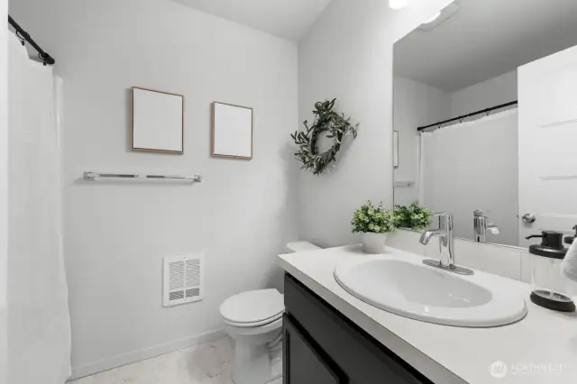 Photographs are for illustrative purposes only. Features, finishes, interior/exterior colors, landscaping and floorplan shown may vary from actual homes built.