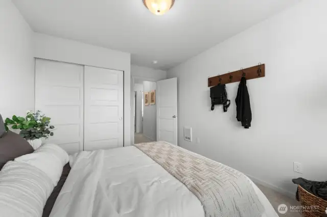 Photographs are for illustrative purposes only. Features, finishes, interior/exterior colors, landscaping and floorplan shown may vary from actual homes built.