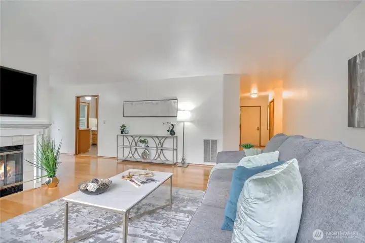 Great flowing floorplan, lots of wall space for furniture placement.