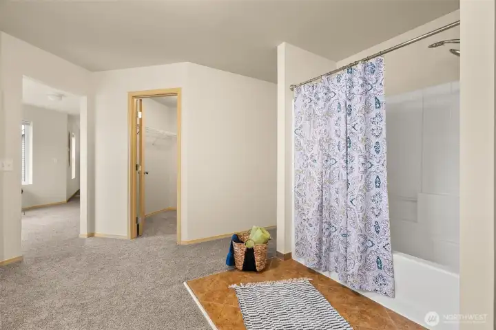 Spacious Primary Bath with 2nd walk-in closet