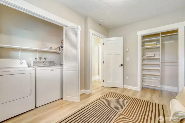 5th bonus room with laundry - Office, bedroom, den, play room, etc