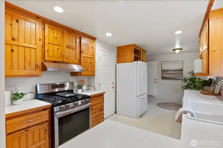 Spacious kitchen with gas cooktop