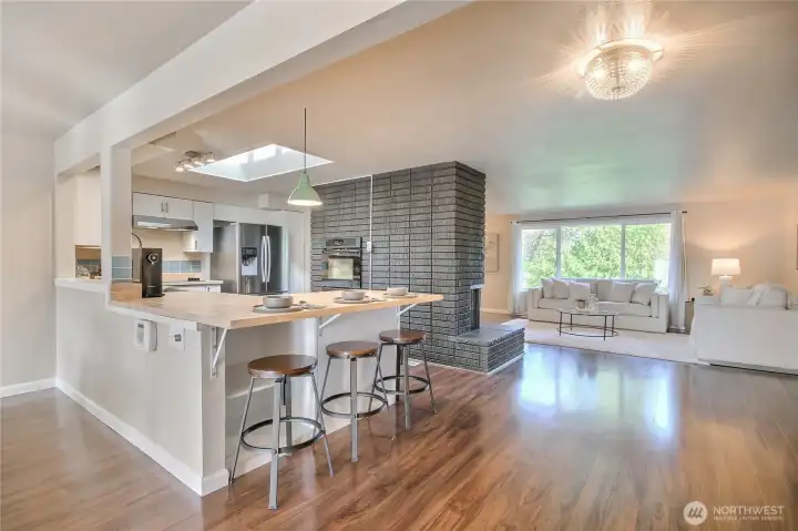 Kitchen with breakfast bar