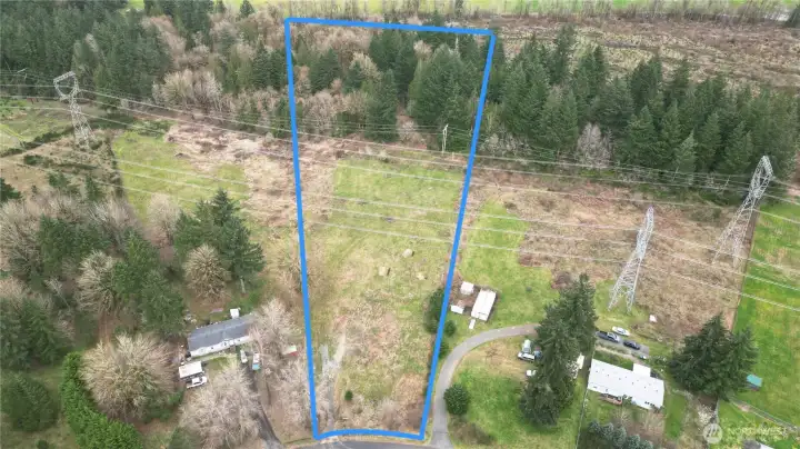 Lot lines are approximate.