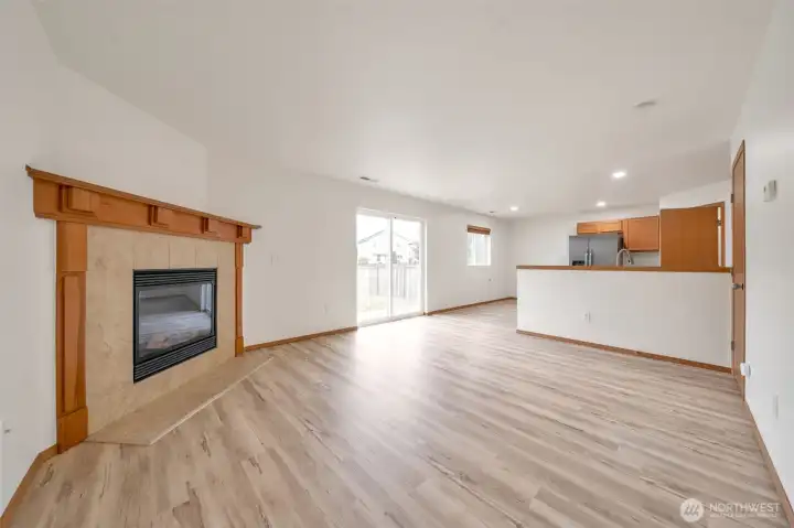 Open Concept Great rm, kitchen, dining area