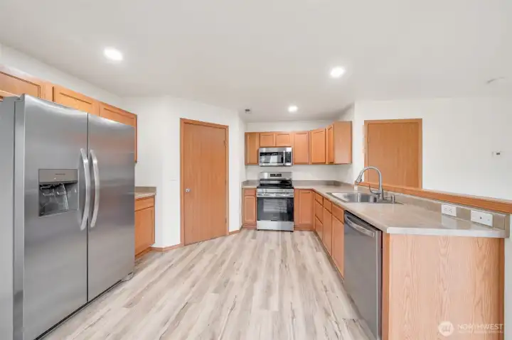 Large Walk-in Pantry. Brand New Stainless Appliances