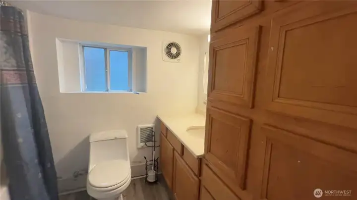 Unit B-Bathroom
