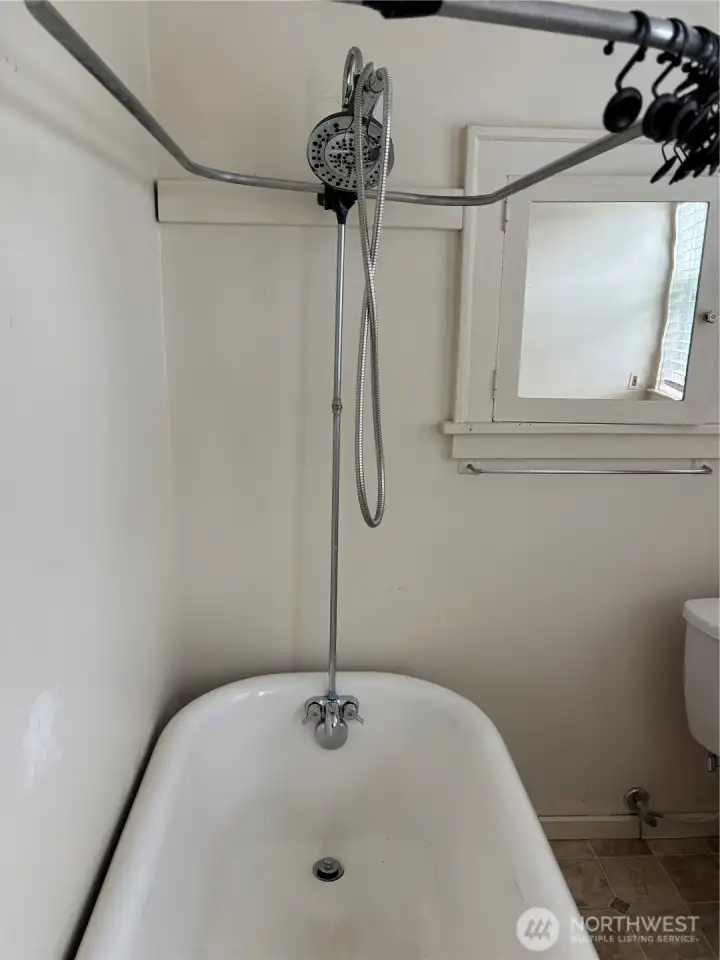 Upstairs apartment clawfoot tub Upstairs apartment clawfoot tub