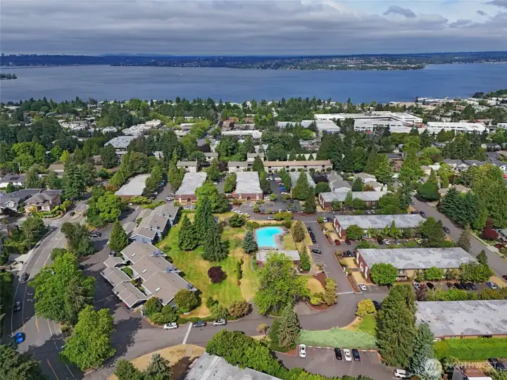 Overview of the complex and walking distance to DT Kirkland, the waterfront, Met Market, Starbucks, etc! Overview of the complex and walking distance to DT Kirkland, the waterfront, Met Market, Starbucks, etc!