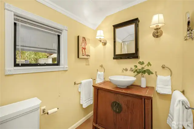 Full guest bathroom