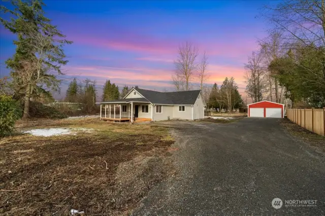 Long driveway with ample parking