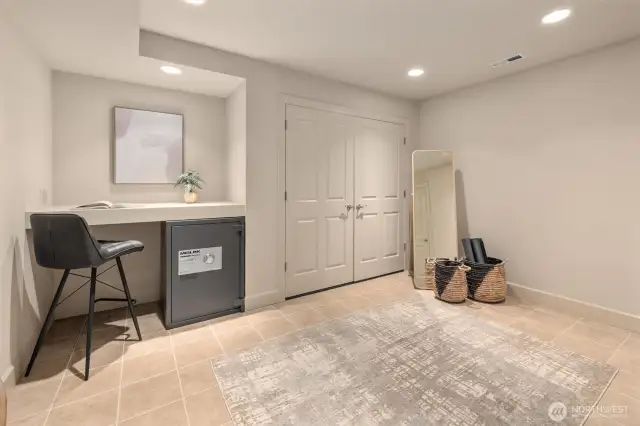 A lower-level flex space, ideal for a home gym or hobbies, features a built-in desk and a huge walk-in storage closet for added functionality.