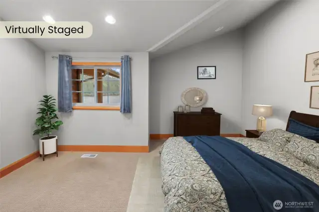Extra space on 2nd floor that can be used as an office, guest room, or 4th bedroom.