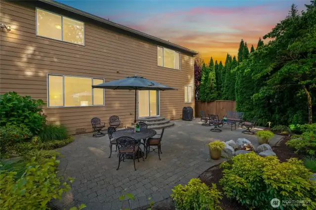 Built-in firepit for memorable evenings.