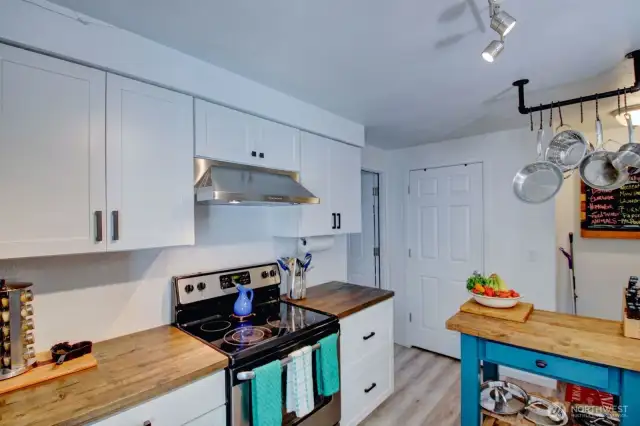 Tastefully updated kitchen (Unit B)