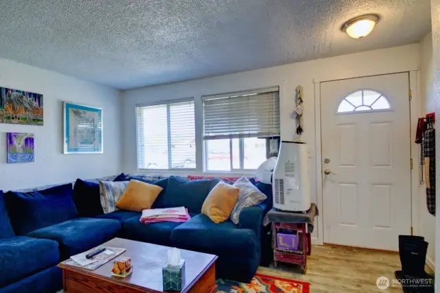 Living room (Unit B)