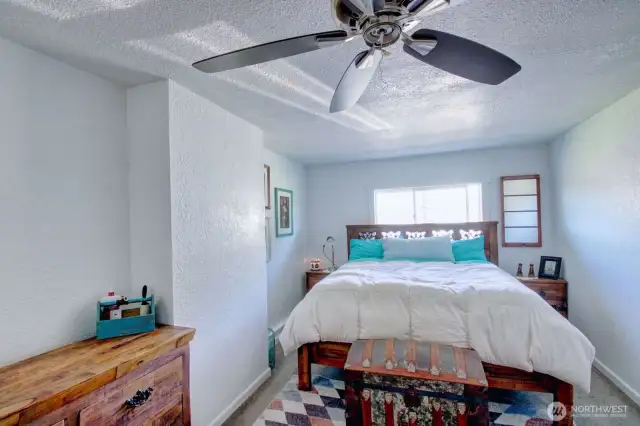 Primary Bedroom (Unit B)