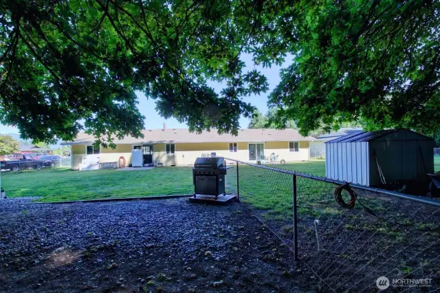 Well maintained yard (Unit B)
