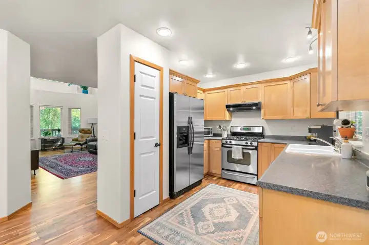 Kitchen - All appliances stay