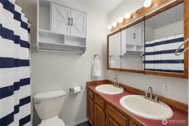 Full bathroom double sink