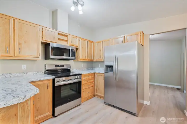 Kitchen w/SS Appliances