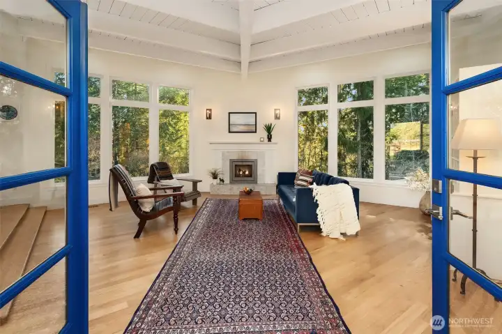 Welcome home to this lovely island residence with real oak floors and freshly painted interiors. Light streams into the space all day! Wood burning insert does a great job of making this space cozy in cold months.