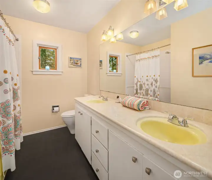Secondary full bath in the bedroom wing. Original 1960's sinks -- so cute.