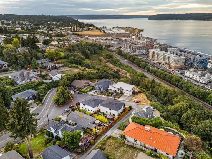 Live the lifestyle with access to restaurants, movies, the zoo, yacht club and paths for recreation. Live the lifestyle with access to restaurants, movies, the zoo, yacht club and paths for recreation.