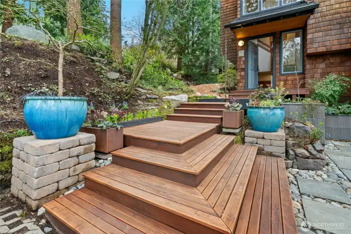 Gorgeous NW style approach to the entry.