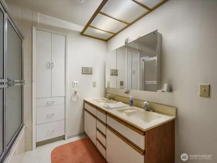 Downstairs full bath