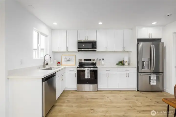 Brand new kitchen with soft close cabinetry