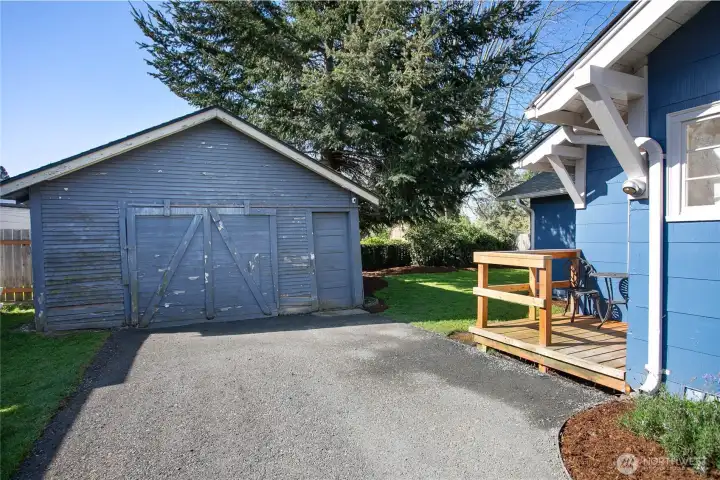 Outbuilding, with some updating it could be used as a small garage.