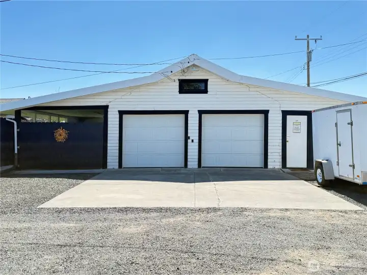 Large detached shop/garage with multiple bays